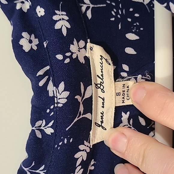 Jane and Delancey button-down collar tie dress | Blue with white floral design​ - Picture 8 of 8